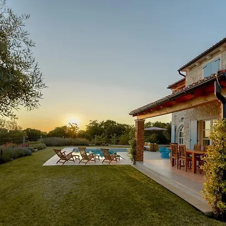 Villa Rajski Dvori *